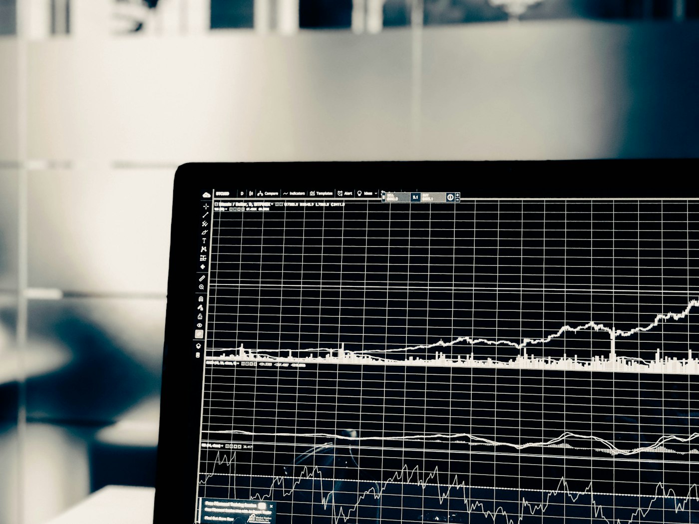 Pantalla mostrando un gráfico financiero en tiempo real